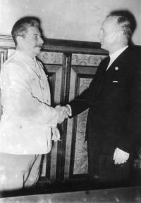 MOLOTOV-RIBBENTROP  PACT
